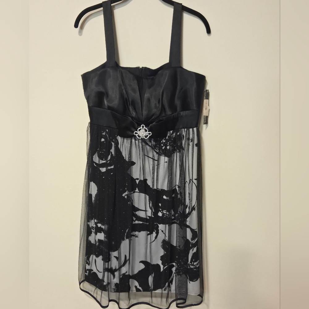 NWT R&M Richards Petite Womens Black and White Mini Dress 14P